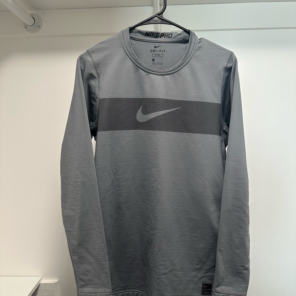 Nike Men's Gray Long Sleeve Shirt